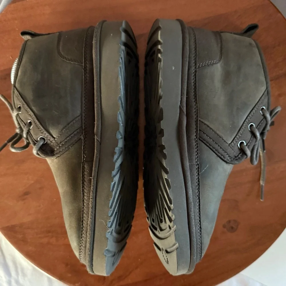 UGG Neumel Zip Chukka Boots Mens Size 6 Grey Leather Side  display picture 3